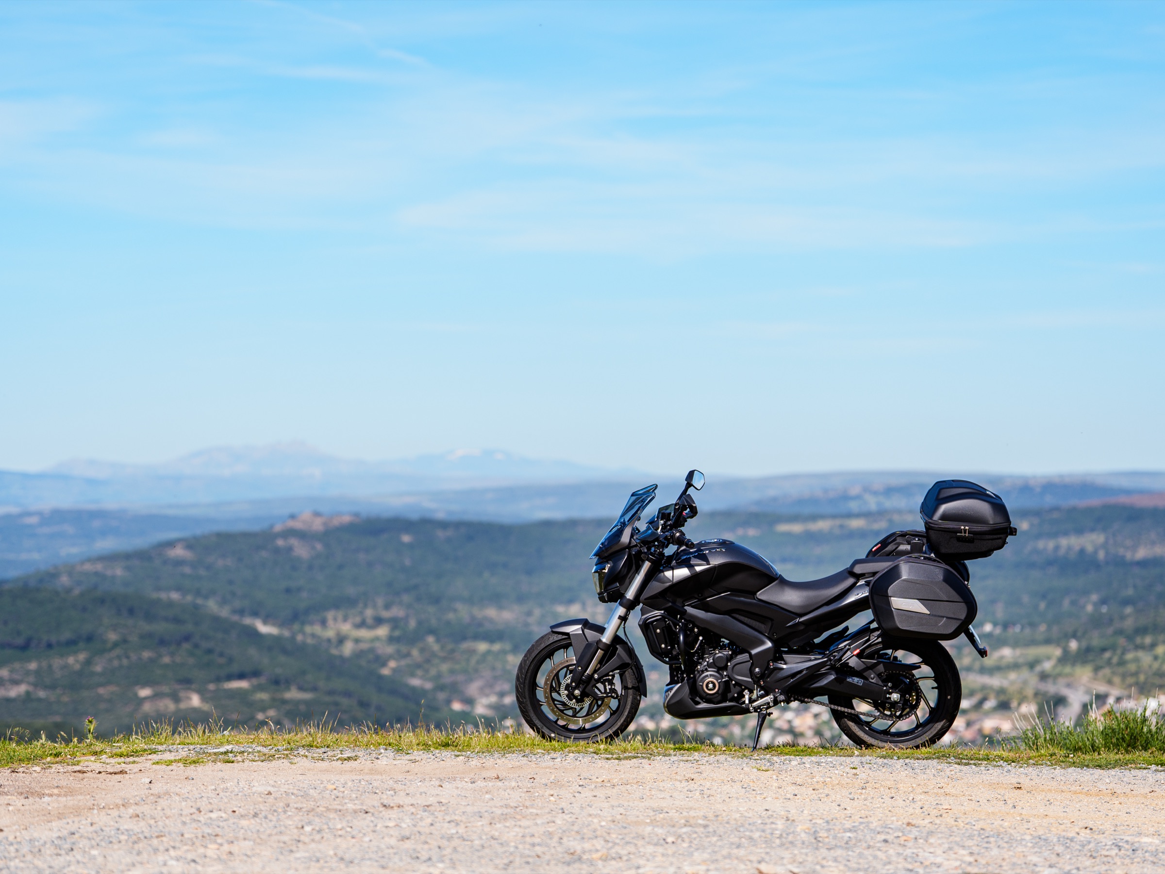 Bajaj Dominar 400 con kit GIVI